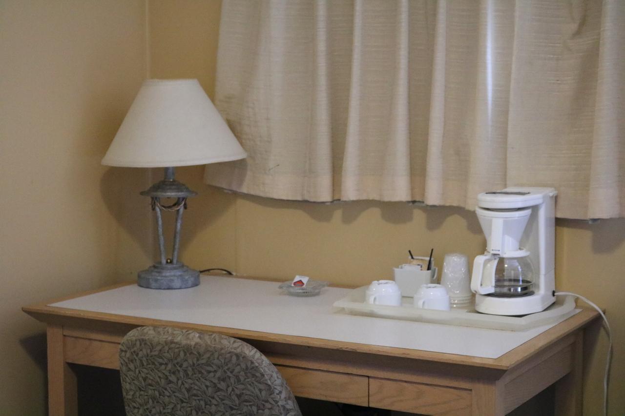 Wakaw Lodge Motel エクステリア 写真