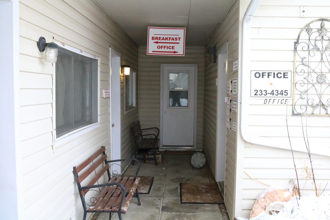 Wakaw Lodge Motel エクステリア 写真