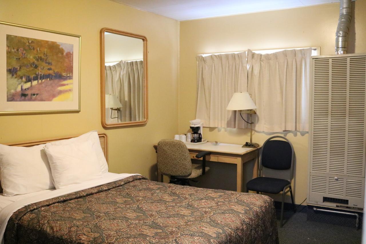 Wakaw Lodge Motel エクステリア 写真