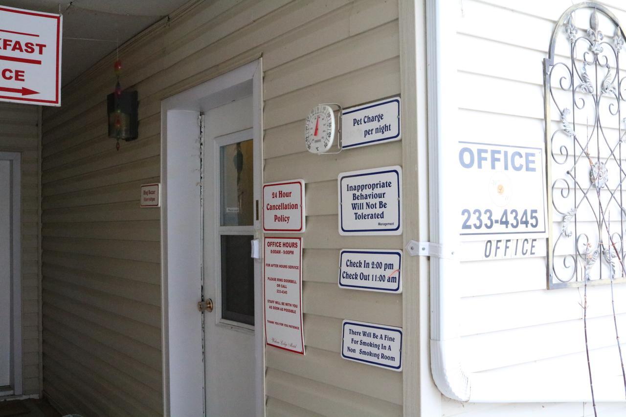 Wakaw Lodge Motel エクステリア 写真